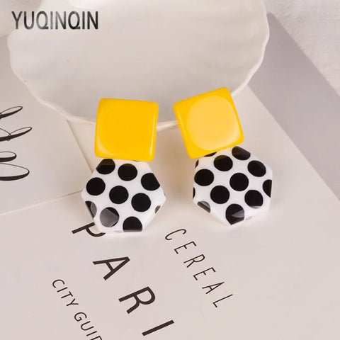 Earrings with Elegant Polka Dots in Resin