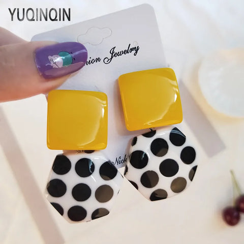 Earrings with Elegant Polka Dots in Resin