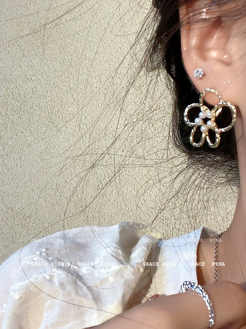 Cool Gentle Cut Out Flower Pearl Stud Earrings Fancy Earrings Elegant Wild Earrings