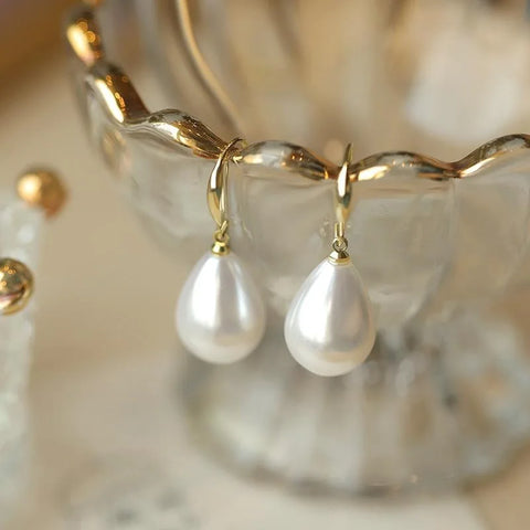 Exquisite Water-drop Pearl Earrings for Women Elegant Vintage Hook Earrings