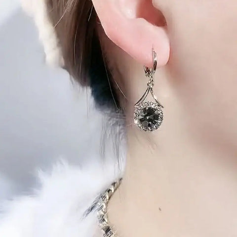 Pendientes largos de circonitas con piedra cristal.