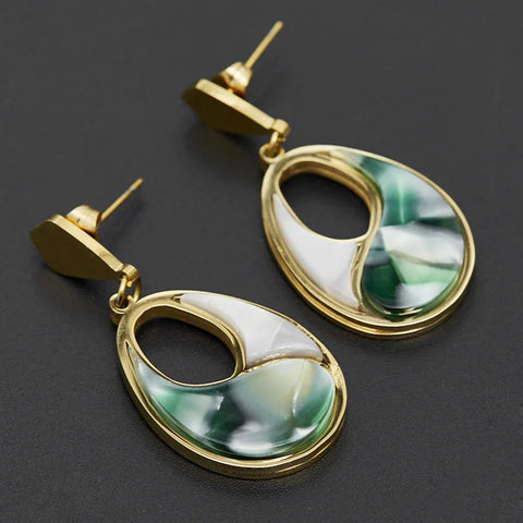 Stainless steel earrings with green shell leaf