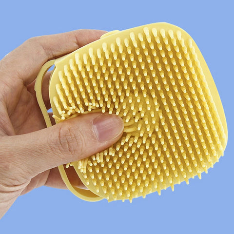 Bath brush with shampoo reservoir for Pets