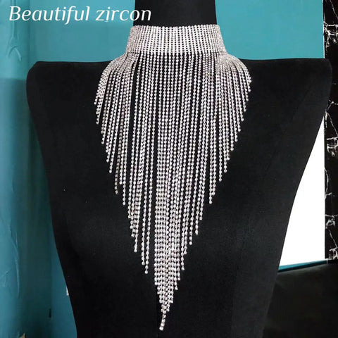 Collar de cristal brillante con collar y colgantes en forma de V