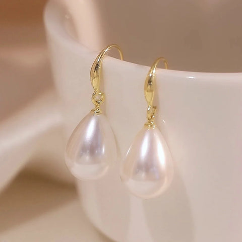 Exquisite Water-drop Pearl Earrings for Women Elegant Vintage Hook Earrings